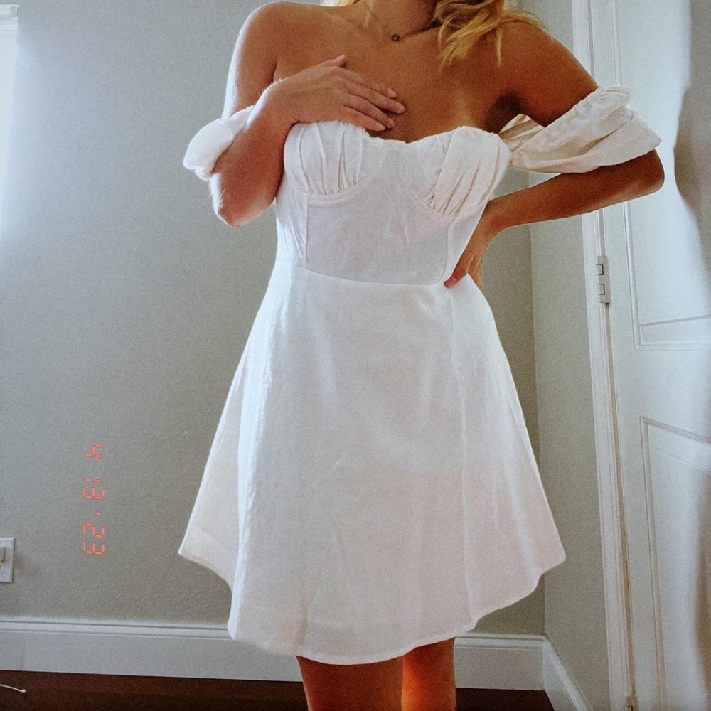Princess Polly 70% cotton 30% linen. Never worn.